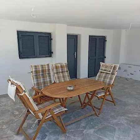 Sophia & Chris Santa Maria (Paros)